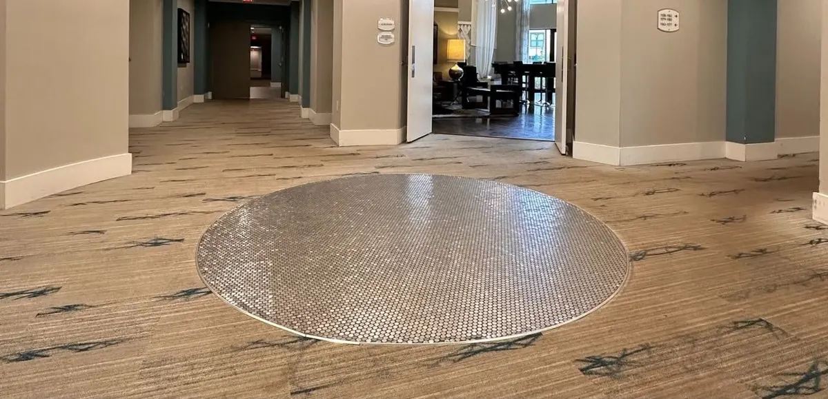 Corridor carpet, before renovation