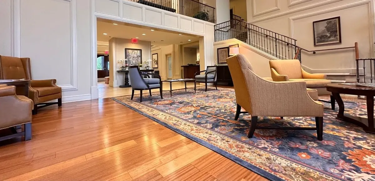 Two-story lobby, before renovation
